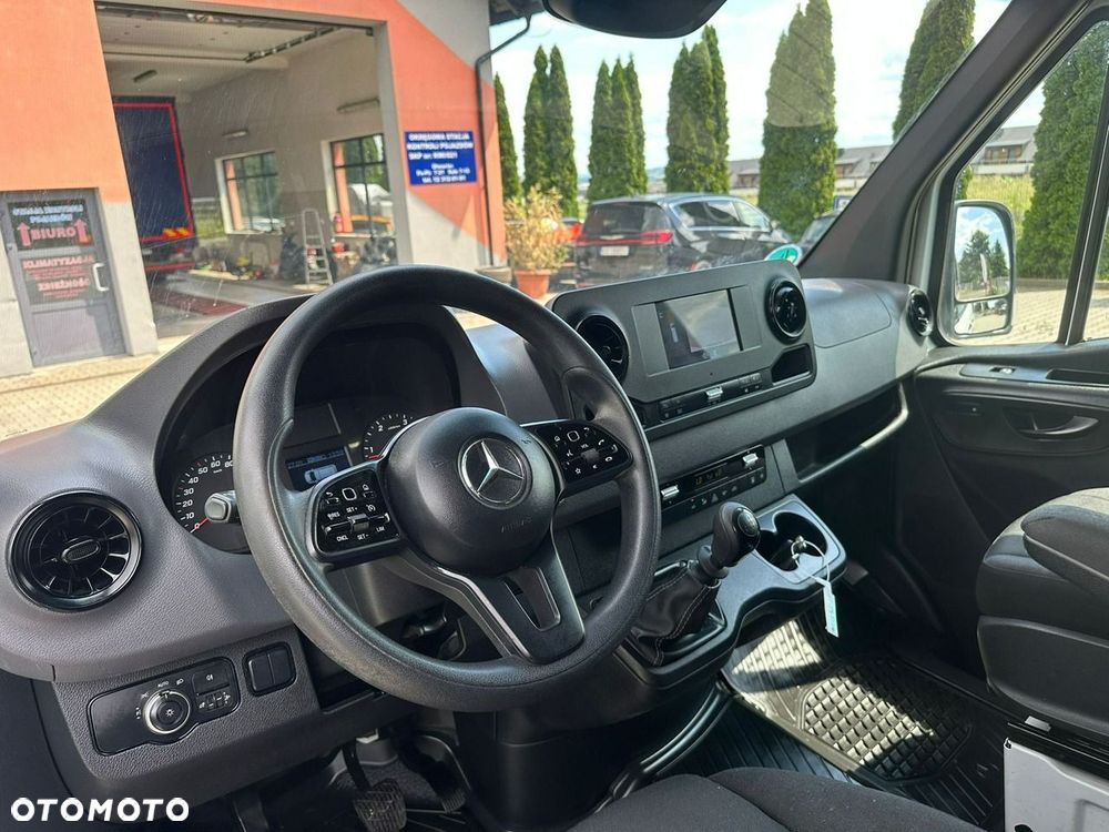 Mercedes-Benz Sprinter - 16