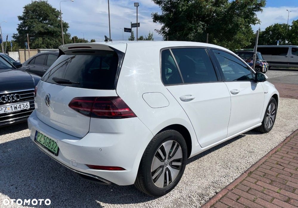Volkswagen Golf - 6