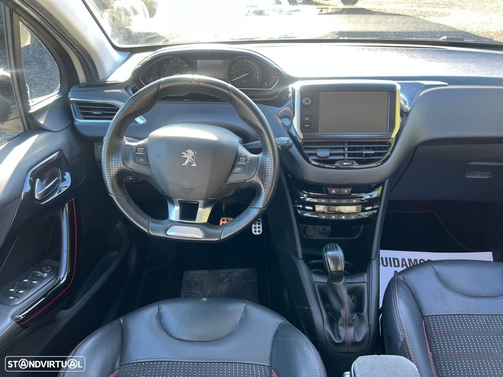 Peugeot 208 1.2 PureTech GT Line - 8