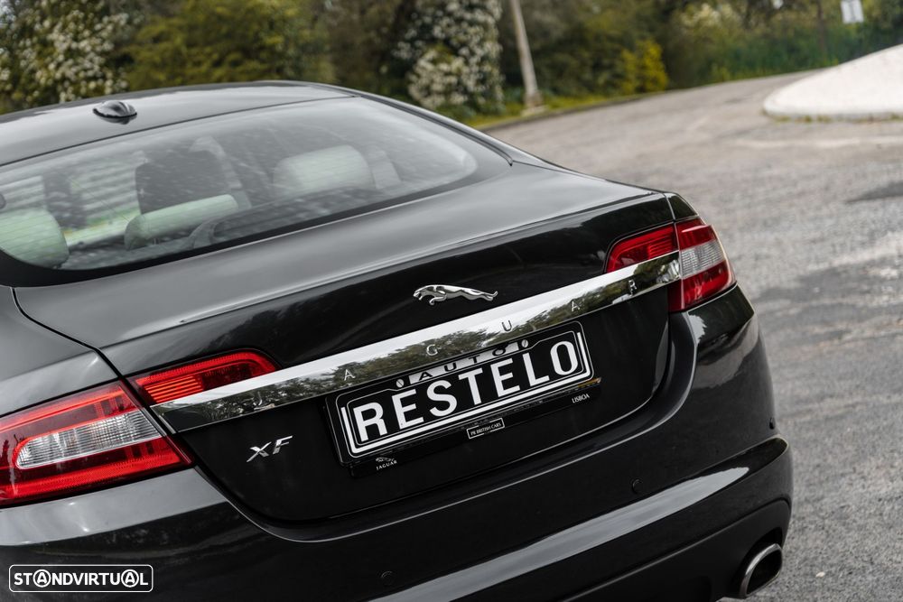 Jaguar XF 3.0 D V6 Luxury - 8