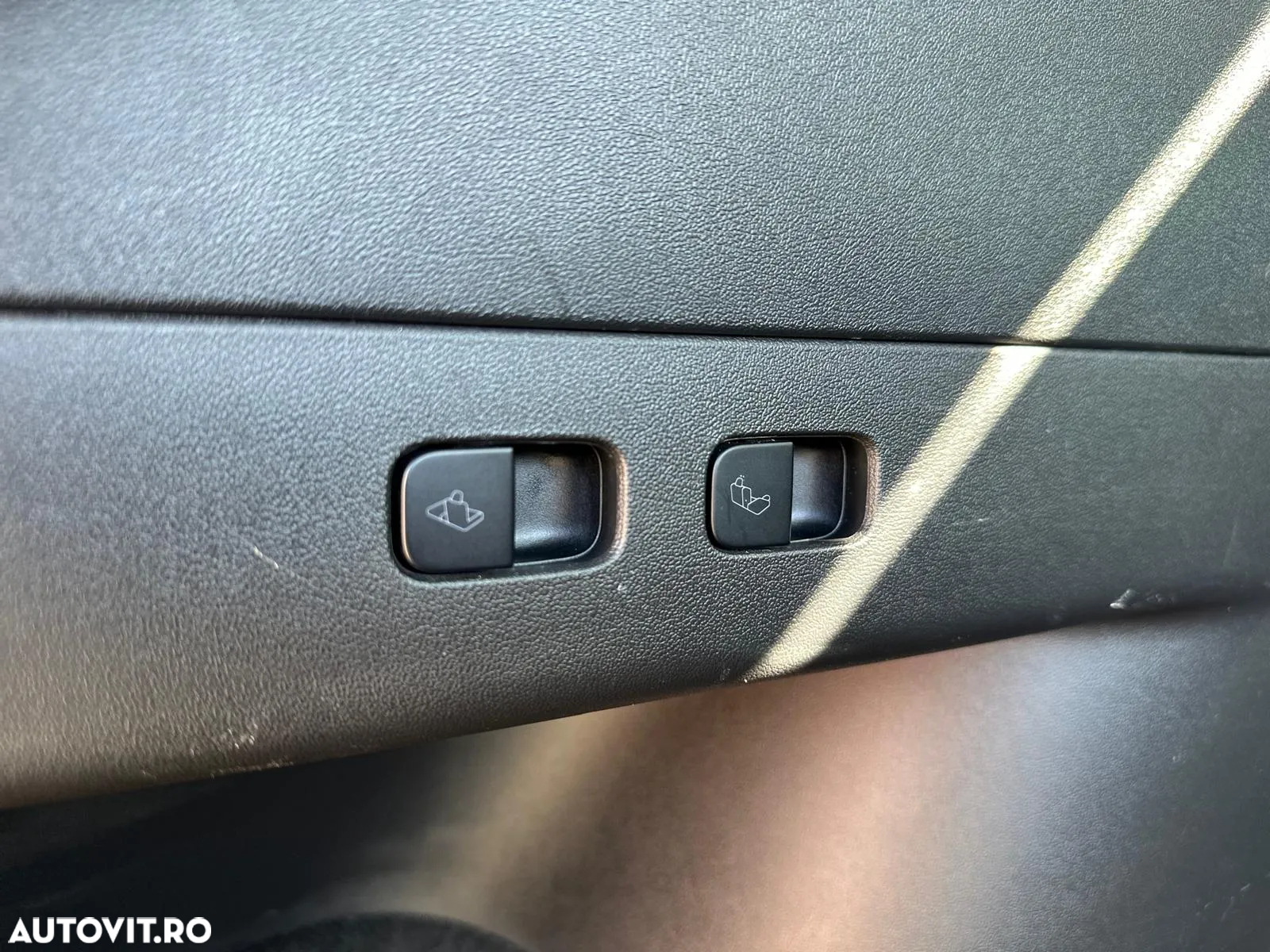 Tesla Model Y Long Range Dual Motor AWD - 34
