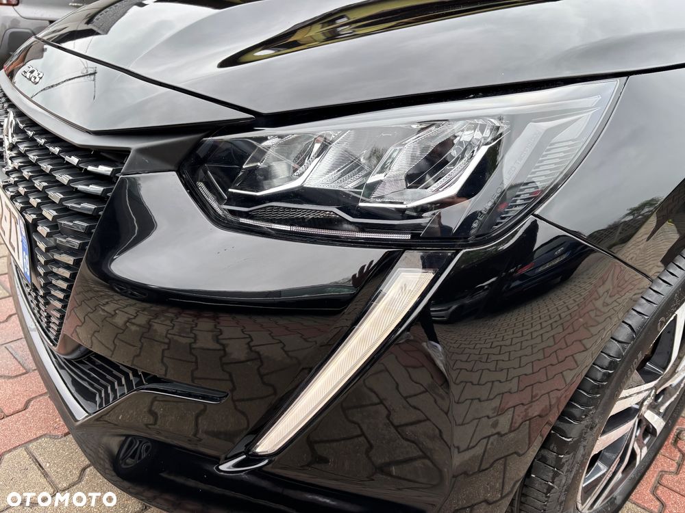 Peugeot 208 PureTech 100 EAT8 Allure - 11