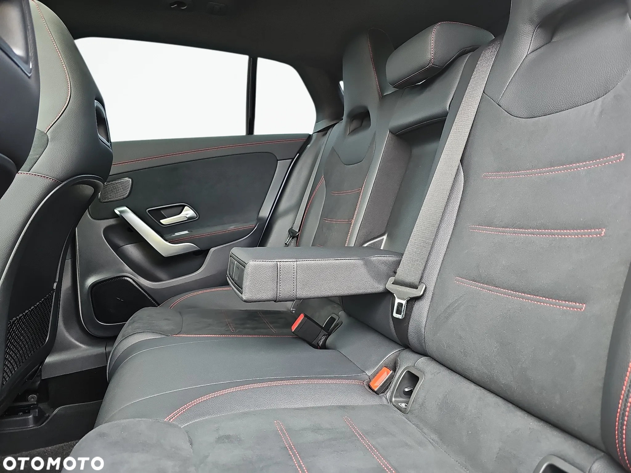 Mercedes-Benz CLA 200 d 4-Matic 8G-DCT - 12