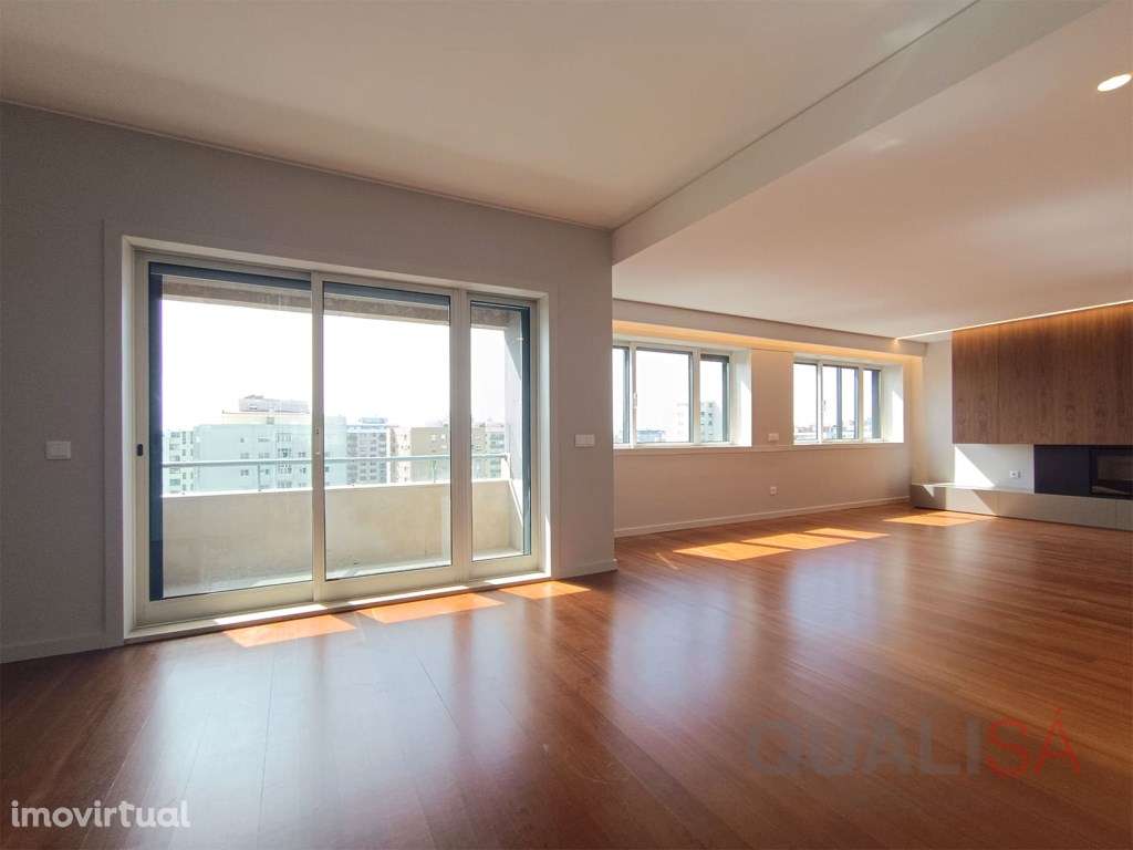 Apartamento T4 duplex penthouse remodelado, com terraço e garagem p... - Grande imagem: 4/56