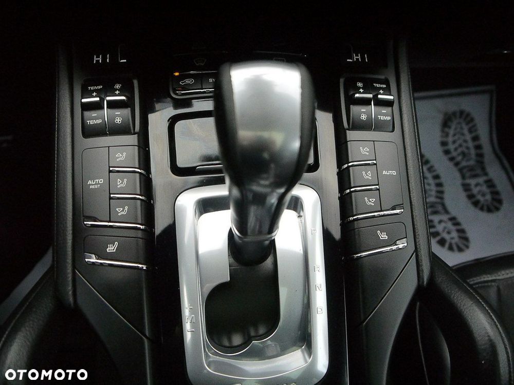 Porsche Cayenne - 33