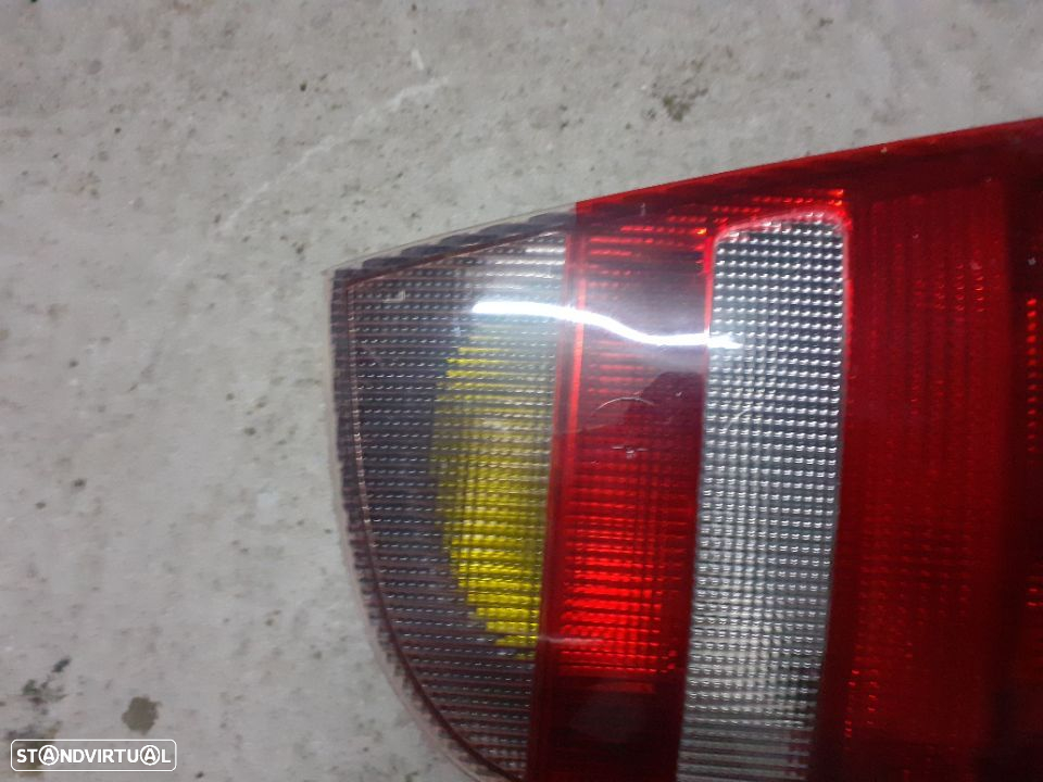 Farol tras lado condutor skoda octavia ano 2000 - 2