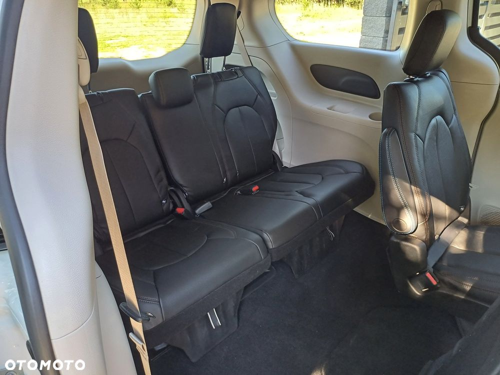 Chrysler Pacifica - 18