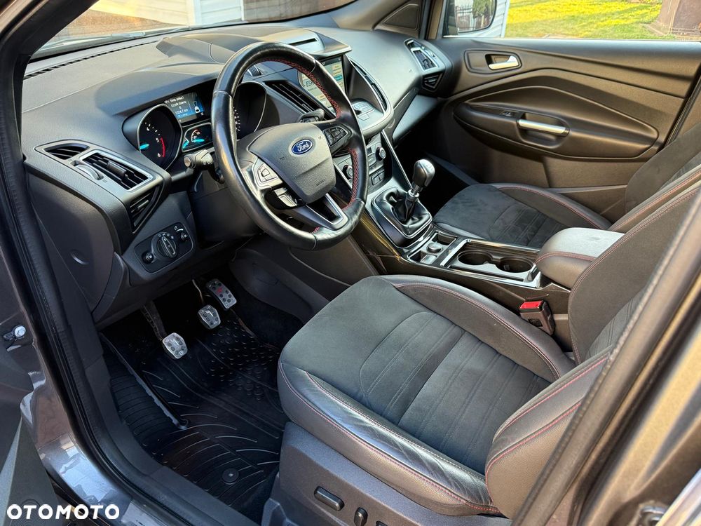 Ford Kuga 2.0 TDCi 4x4 ST-Line - 14