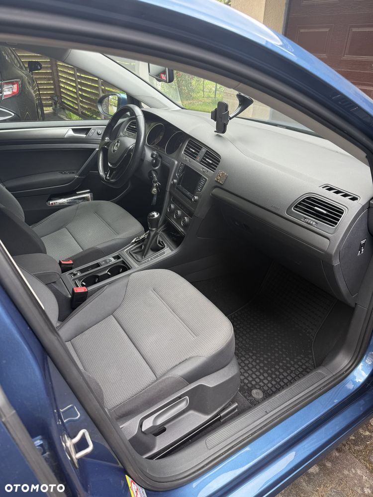Volkswagen Golf - 8