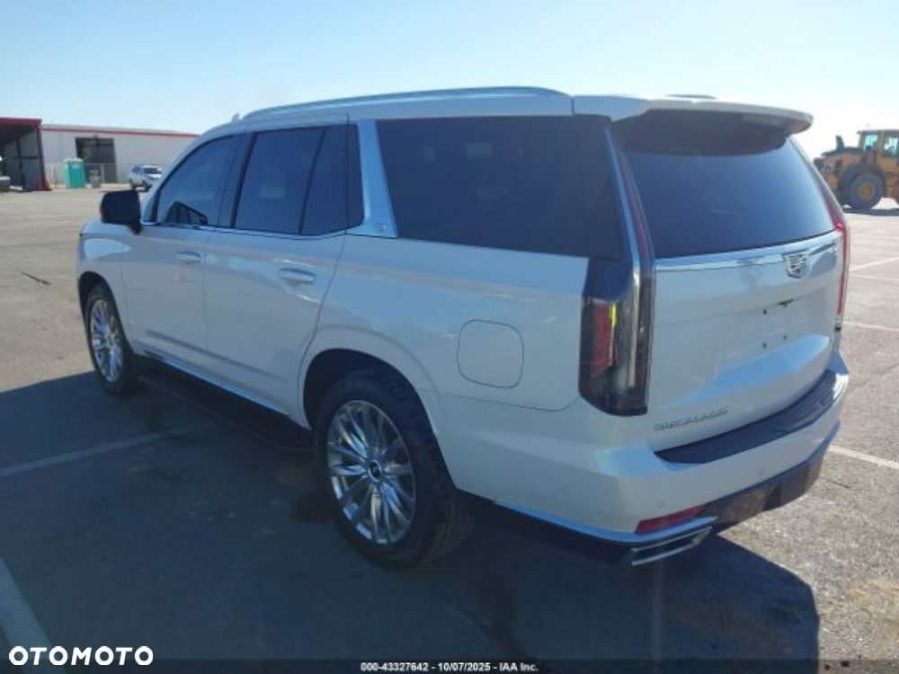 Cadillac Escalade - 4