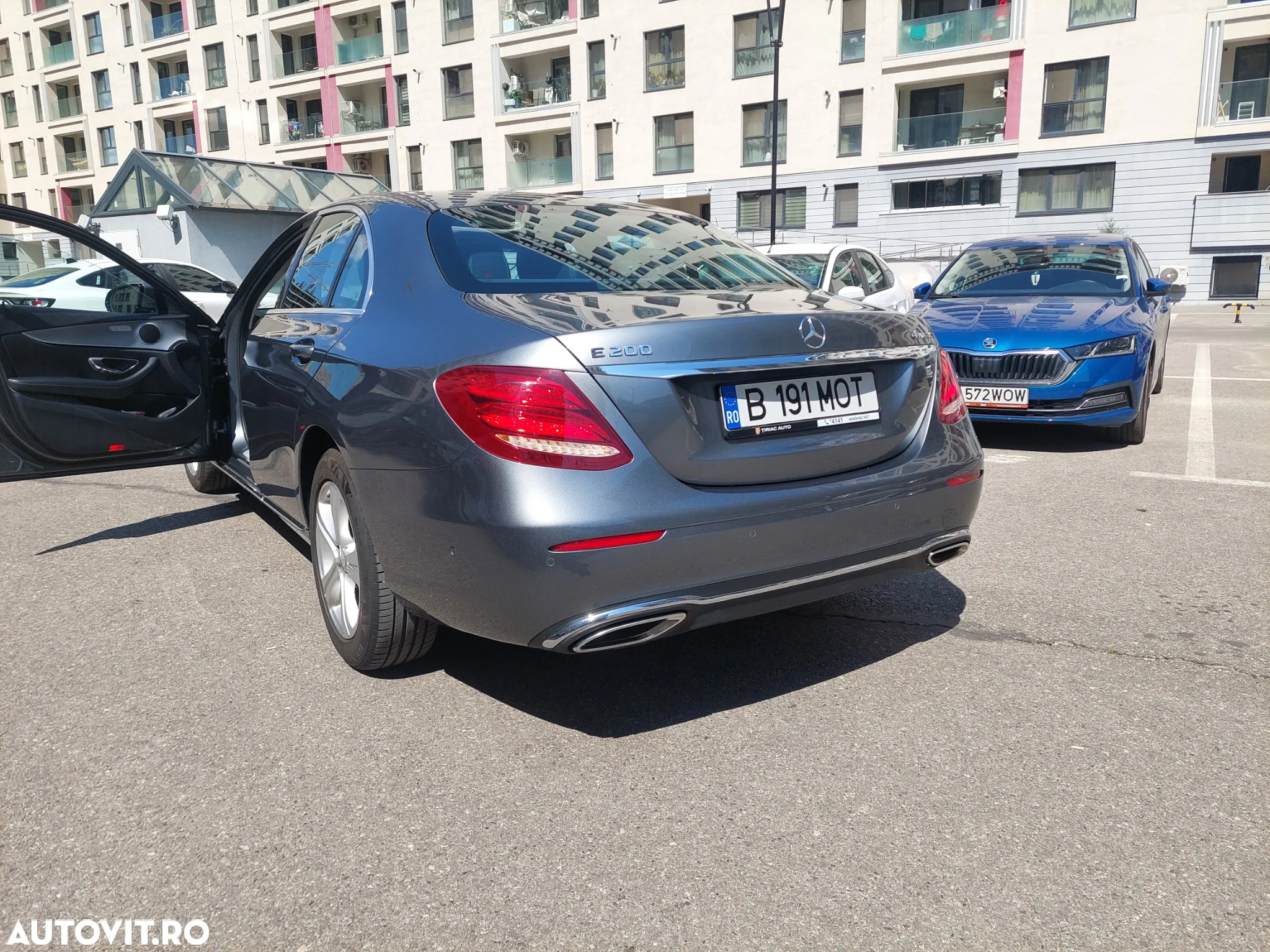 Mercedes-Benz E 200 4Matic T 9G-TRONIC - 3