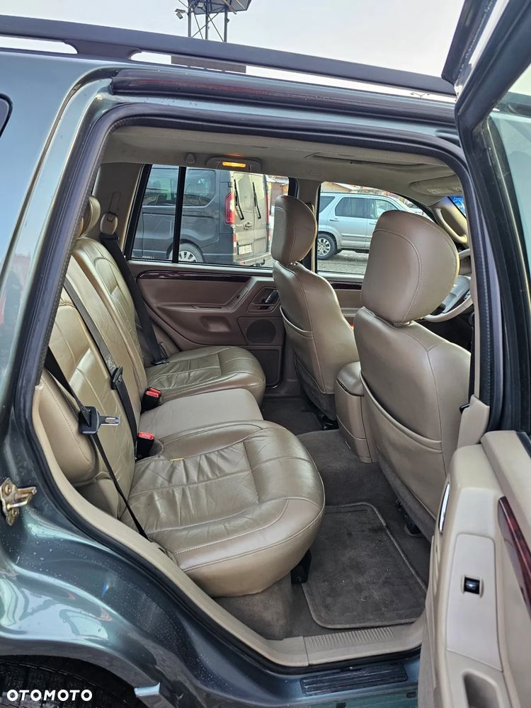 Jeep Grand Cherokee - 16