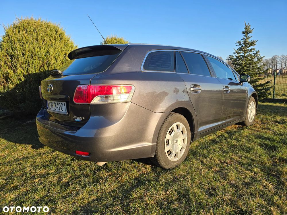 Toyota Avensis 2.0 D-4D Luna - 2