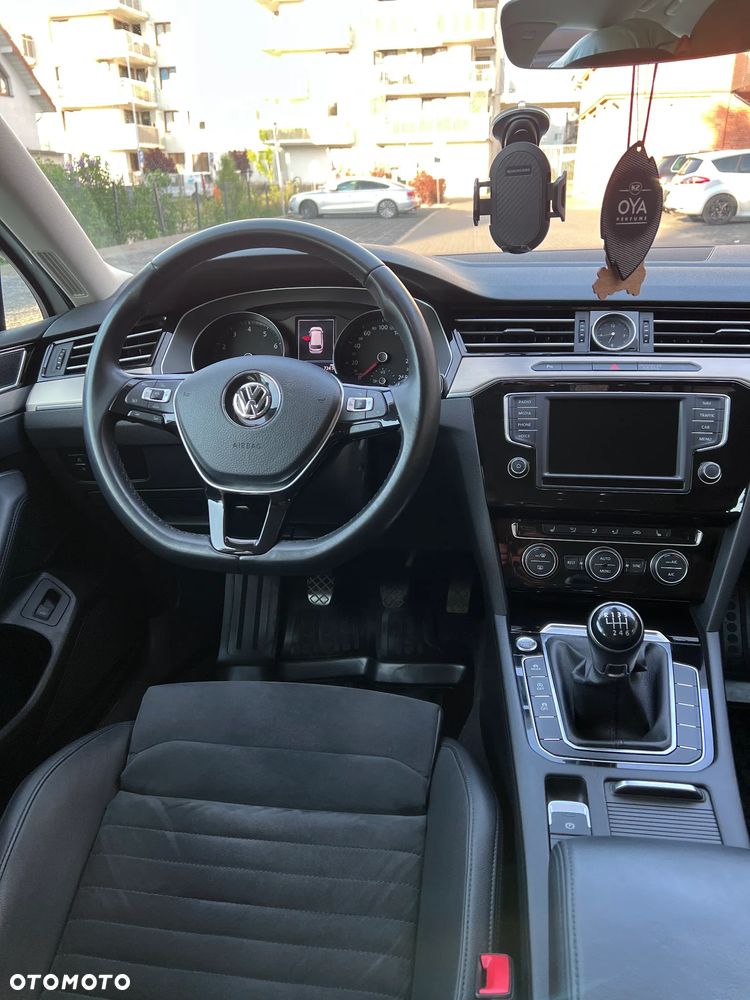 Volkswagen Passat 1.8 TSI BMT Highline - 36