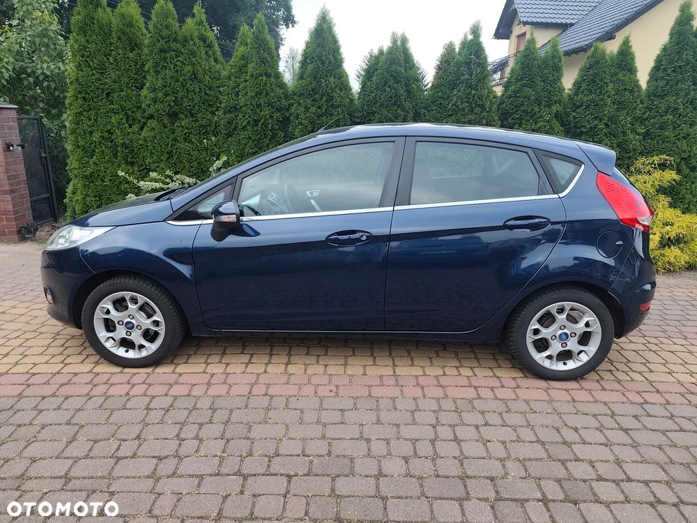 Ford Fiesta 2012 photo 2