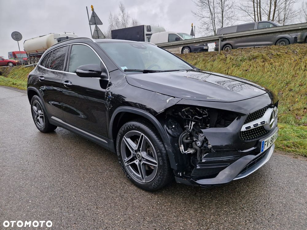 Mercedes-Benz GLA - 9