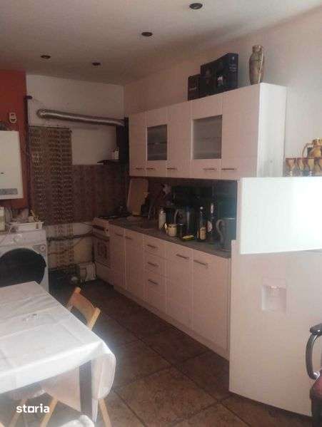 Casa 2 camere+living cu bucatarie in zona centrala - Imagine principală: 3/8
