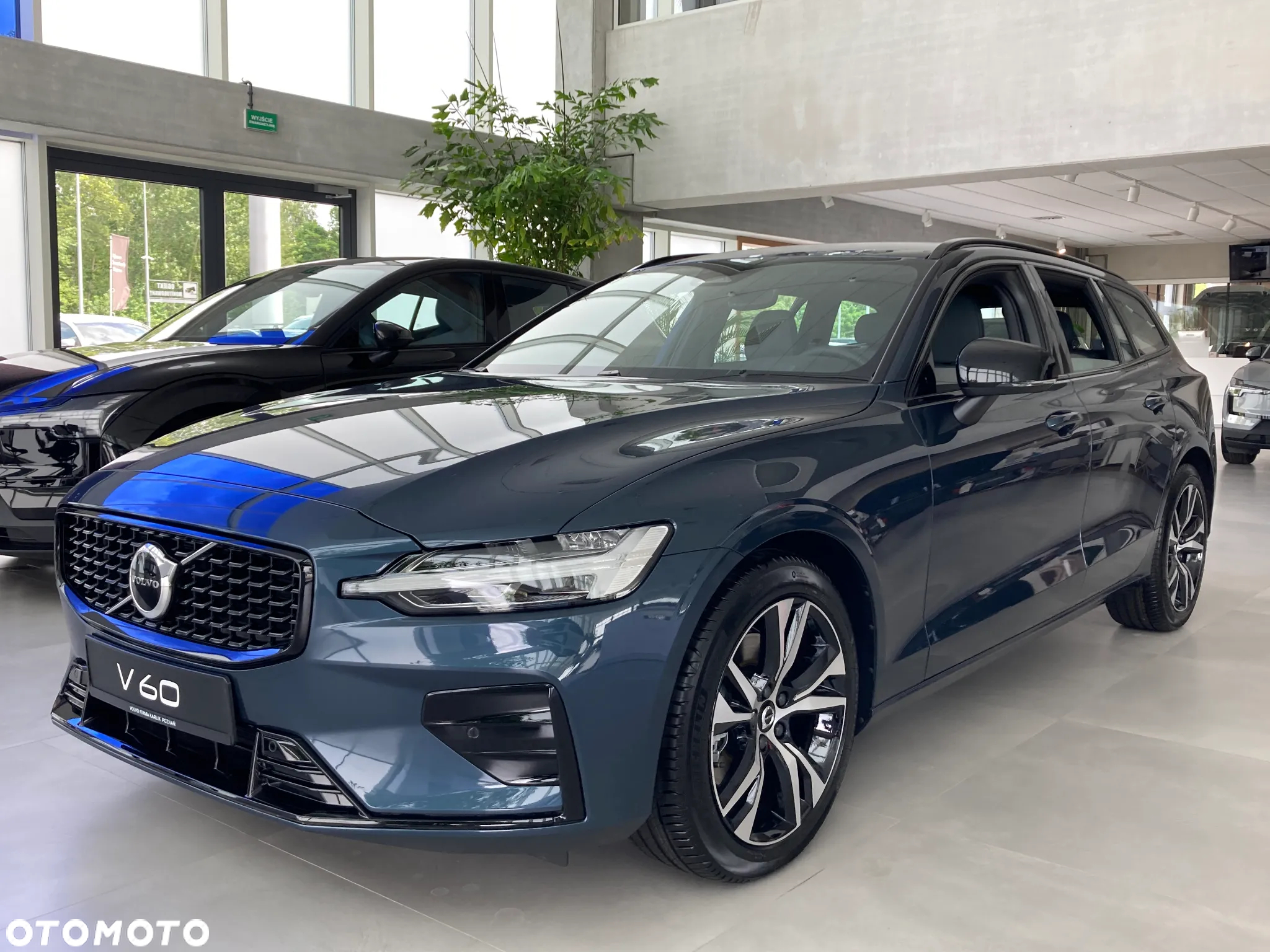 Volvo V60 B4 B Plus Dark - 4