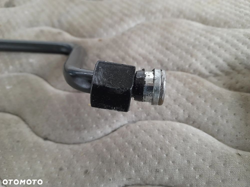 Przewód olejowy John Deere LVA22302 - 2