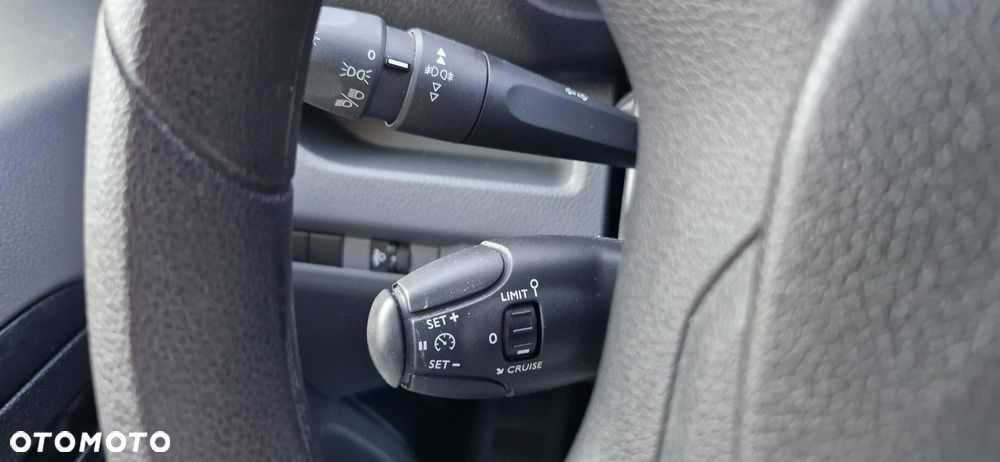 Peugeot Traveller - 25