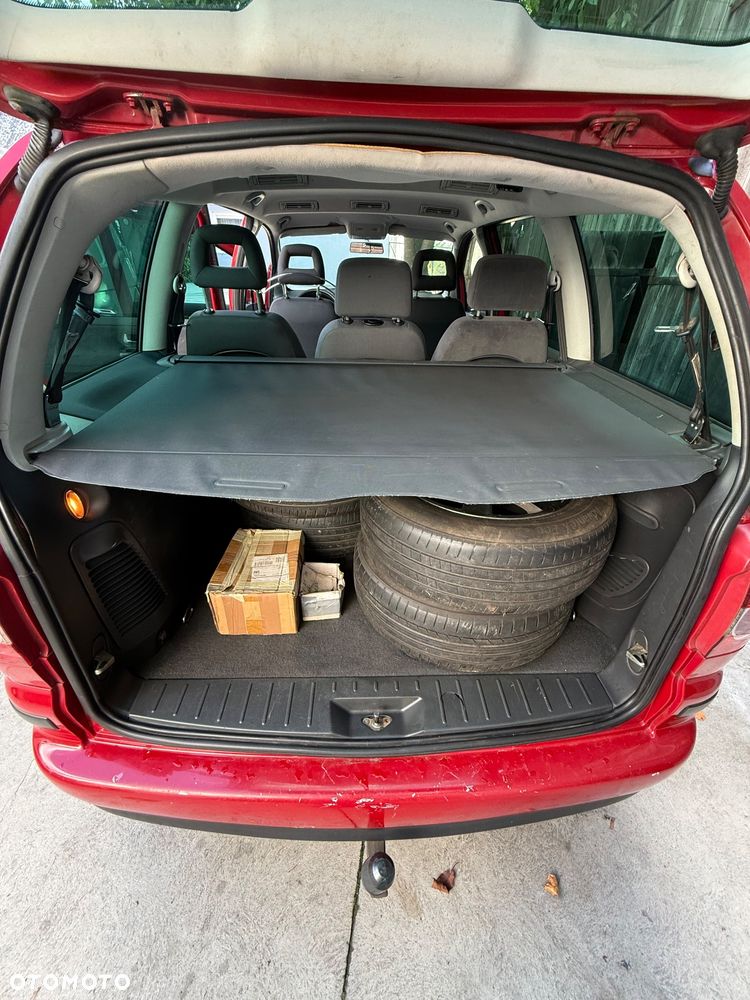 Volkswagen Sharan - 16