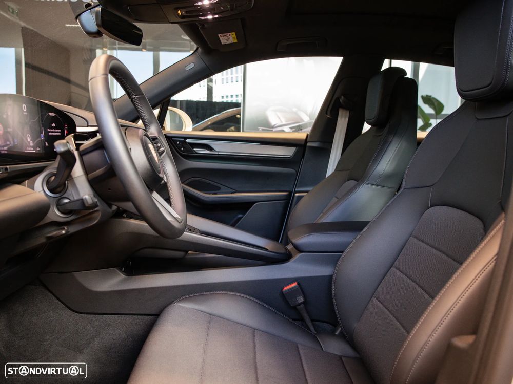 Porsche Macan Electric 4 - 28