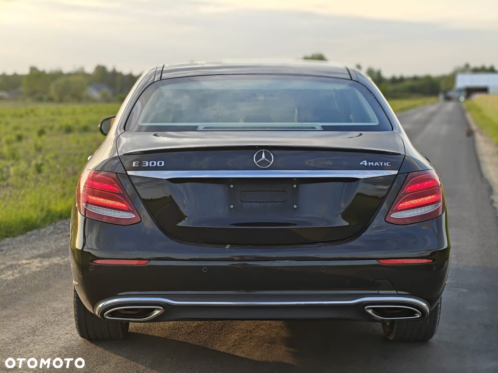 Mercedes-Benz Klasa E 300 9G-TRONIC Exclusive - 17