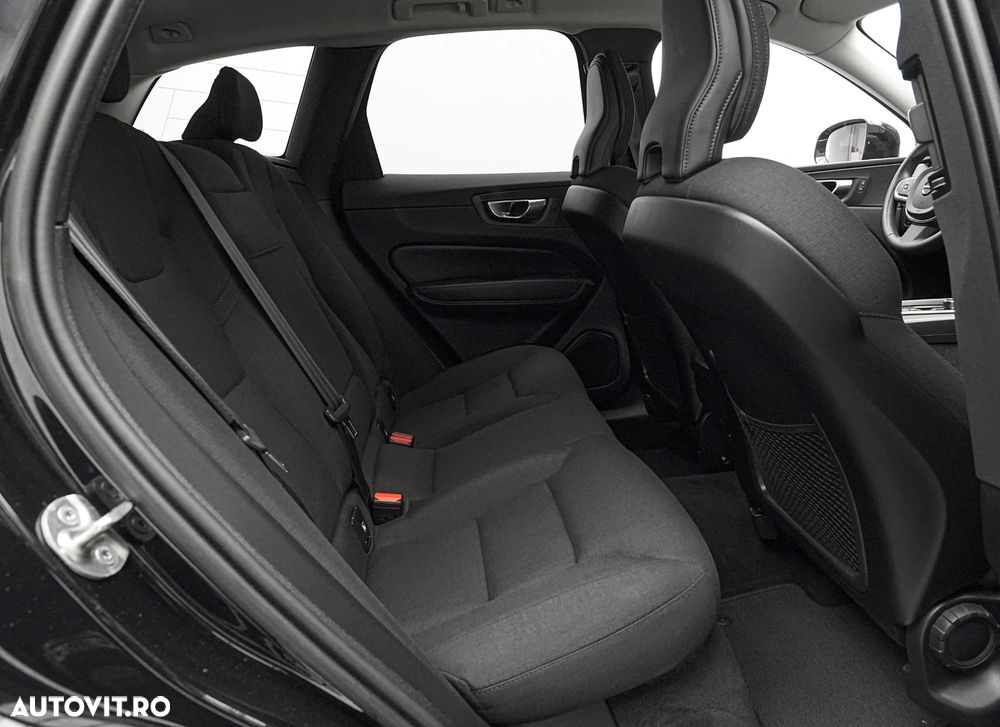 Volvo XC 60 B4 MHEV Momentum Pro - 17