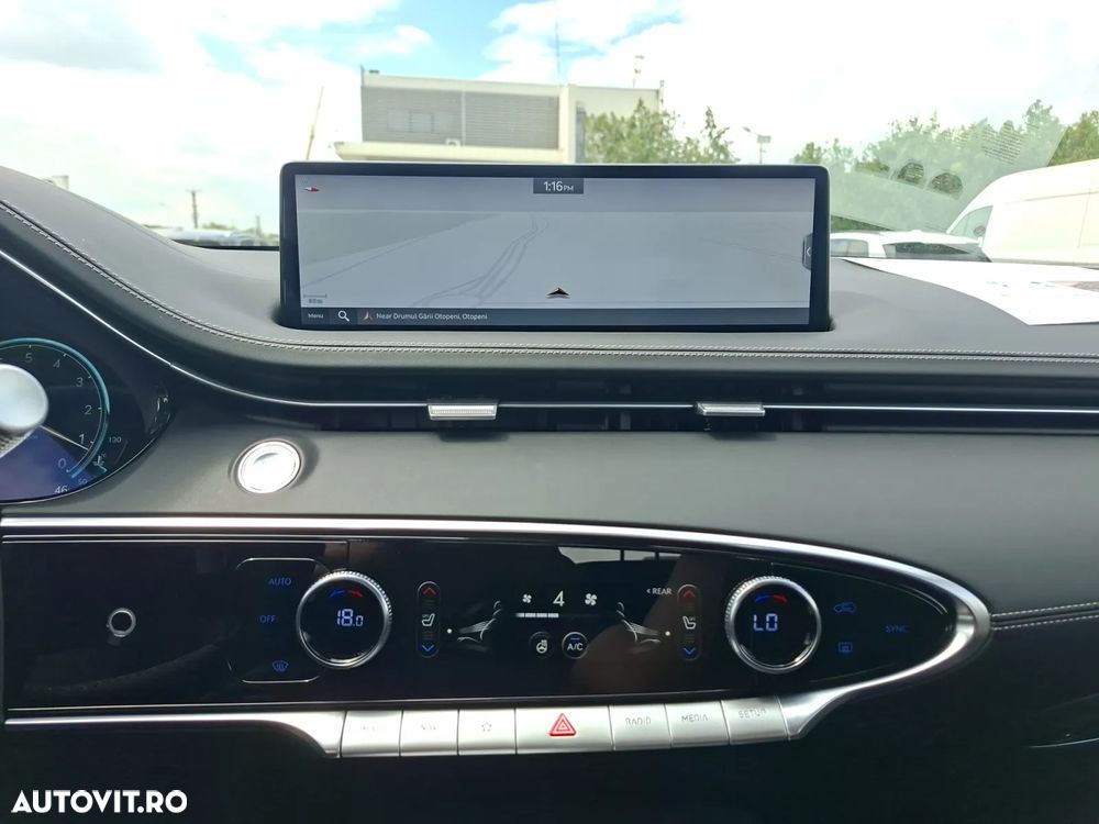 Genesis GV70 2.5T AWD AT8 Luxury Line - 12