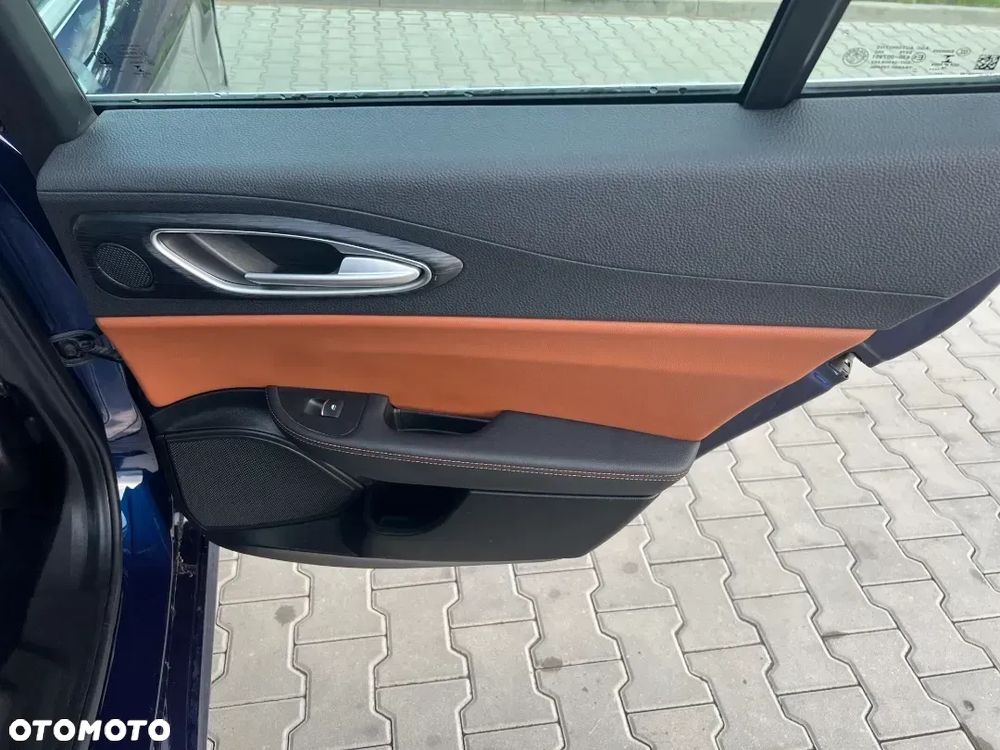 Alfa Romeo Giulia 2.2 D Turbo - 4