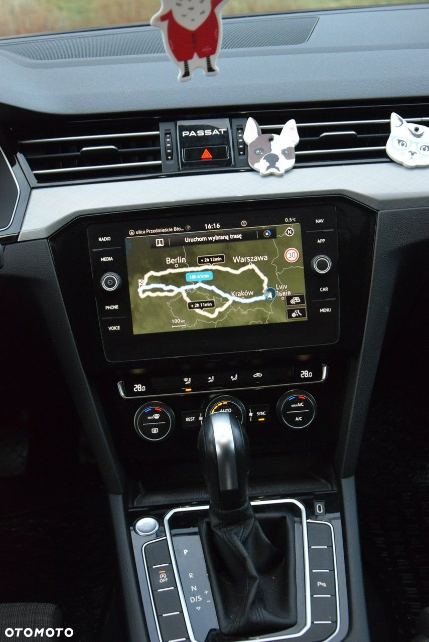 Volkswagen Passat - 17