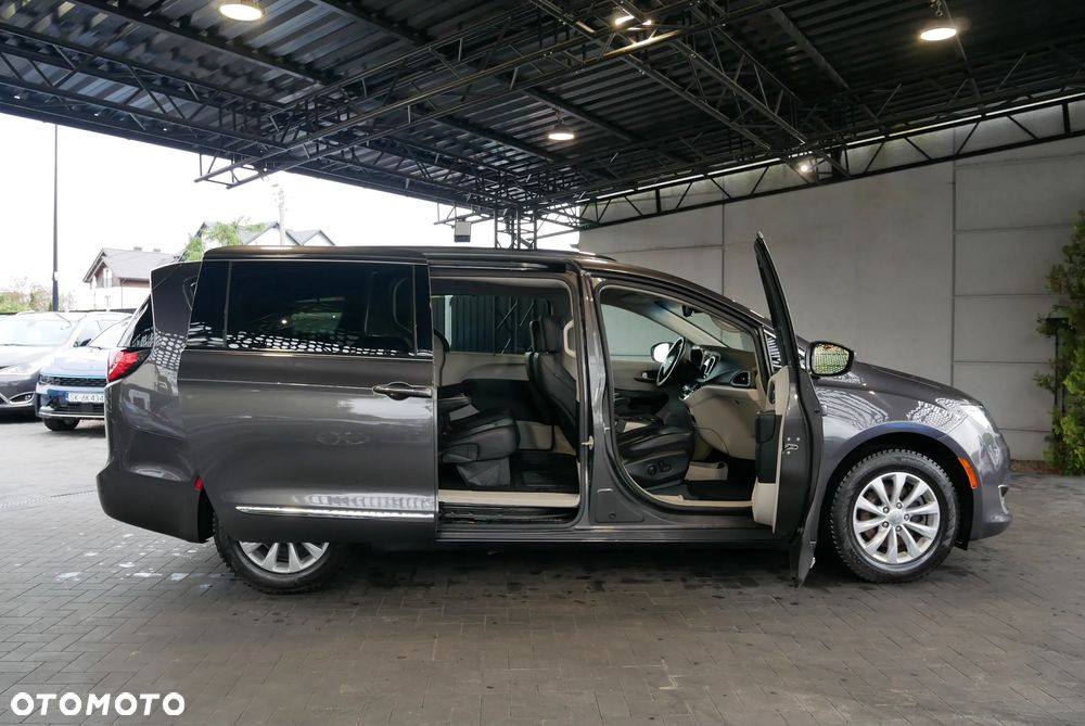 Chrysler Pacifica - 7