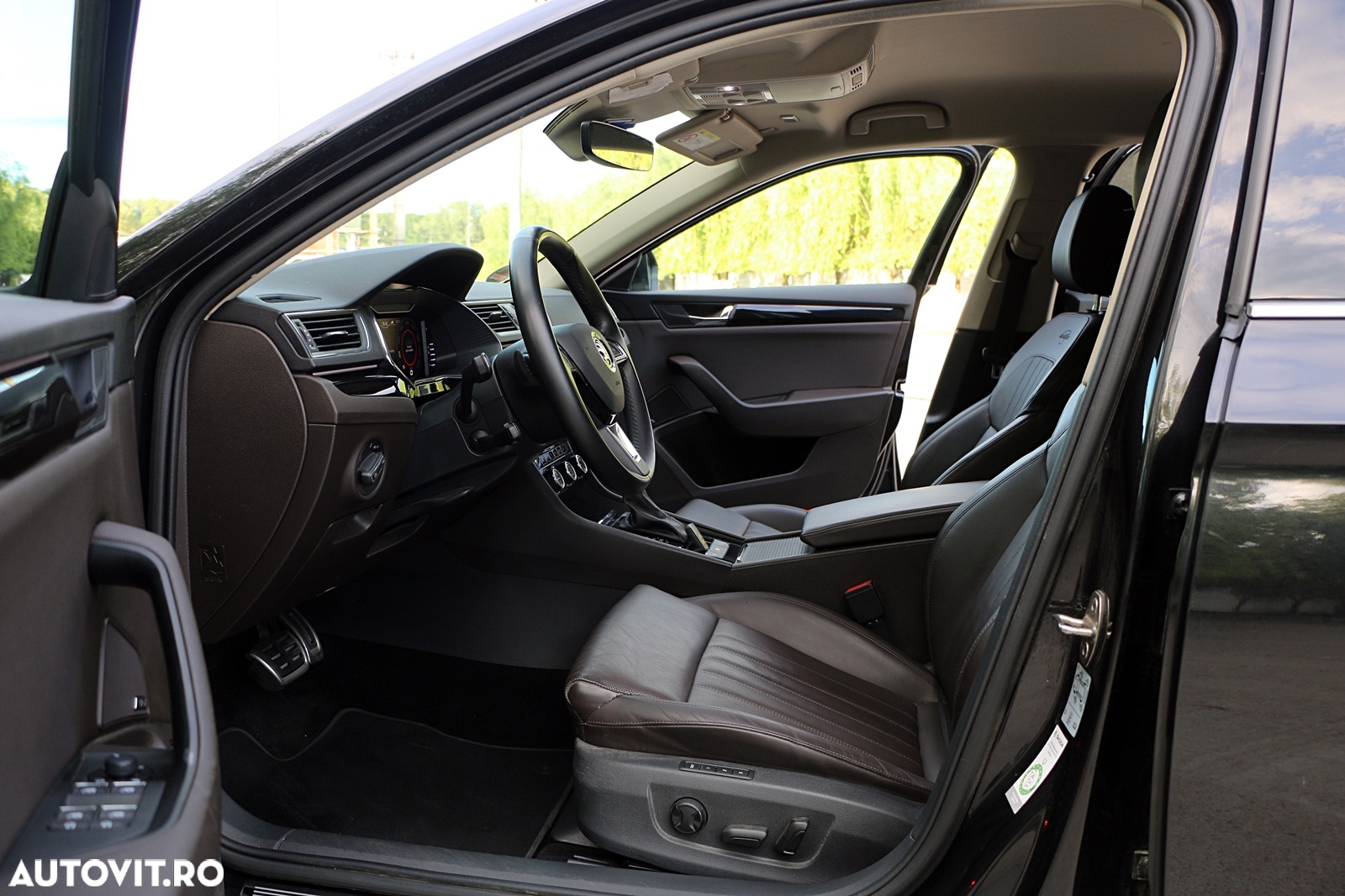 Skoda Superb 2.0 TDI DSG Laurin & Klement - 21