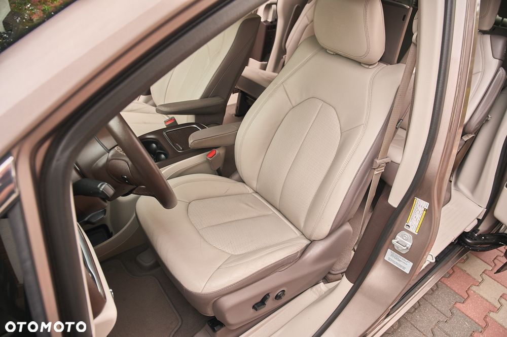 Chrysler Pacifica - 27
