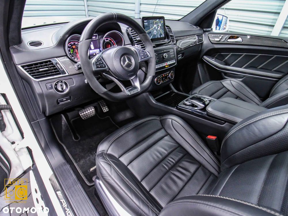 Mercedes-Benz GLS - 21