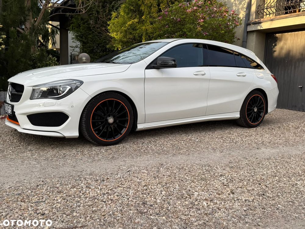 Mercedes-Benz CLA 200 7G-DCT Orange Art Edition - 4
