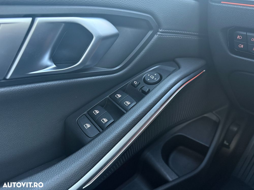BMW Seria 3 320d Aut. - 33