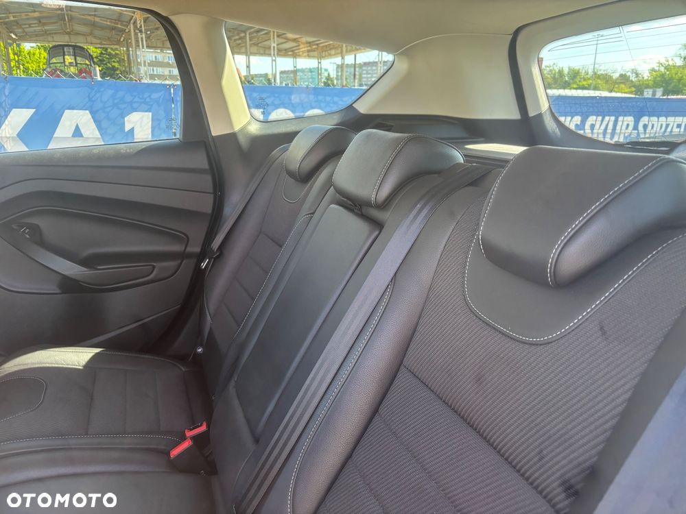Ford Kuga 1.5 EcoBoost 2x4 Titanium - 24