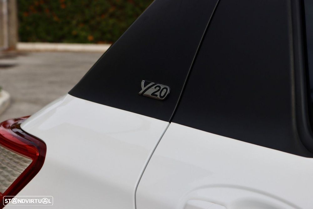 Toyota Yaris 1.5 HSD 20 Anos - 16