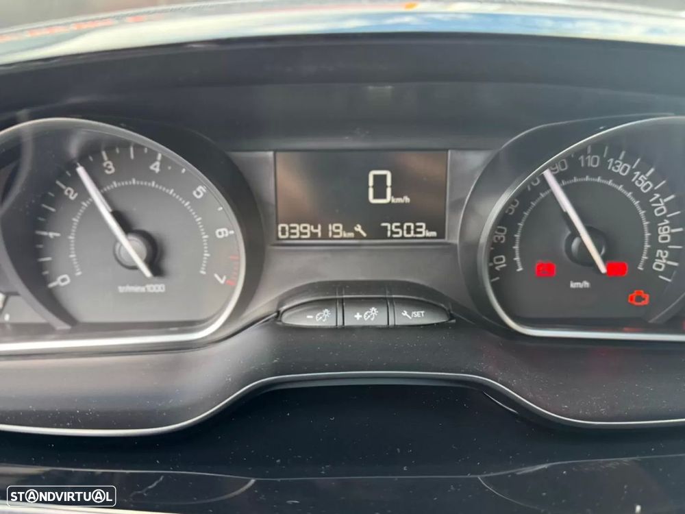 Peugeot 2008 1.2 PureTech Signature - 3