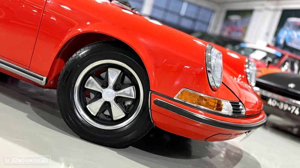 Porsche 911 Série F - 8