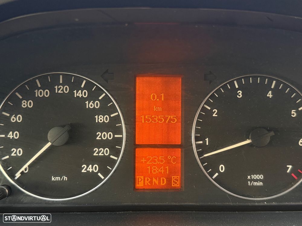Mercedes-Benz A 150 Elegance Automatic - 14