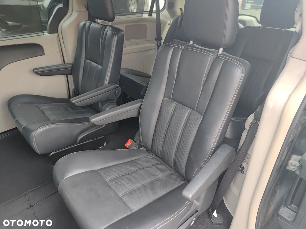 Lancia Voyager 2.8CRD Platinum - 23