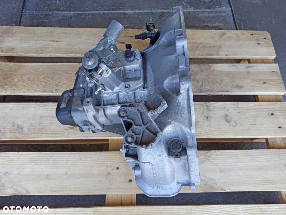 Skrzynia biegów Opel Meriva B F17W394 - 5