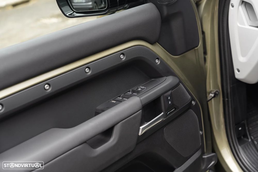 Land Rover Defender 3.0 D250 130 AWD X-Dynamic HSE - 16