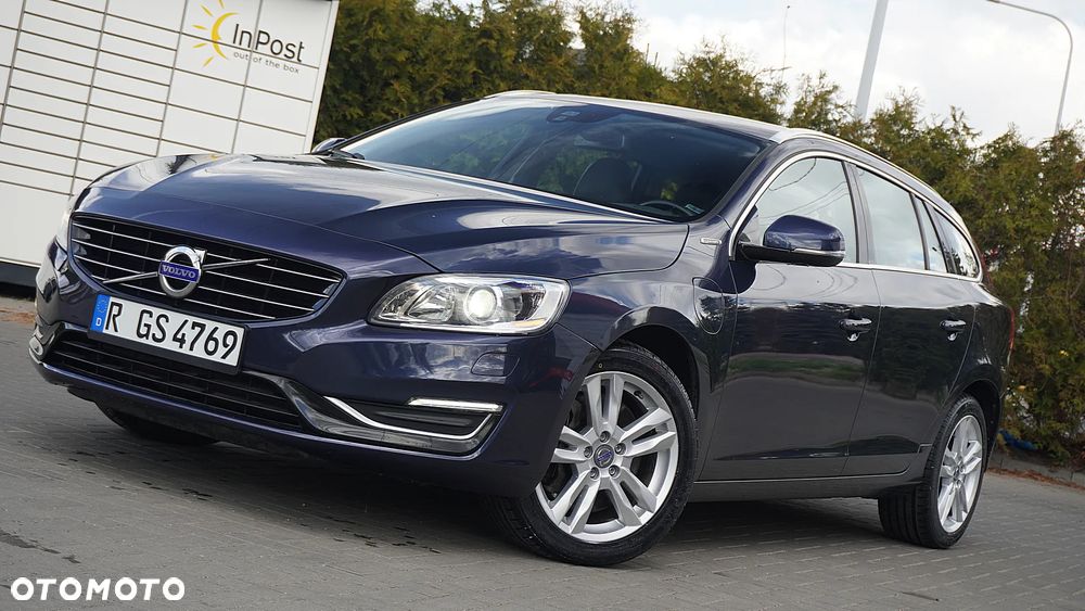 Volvo V60 D6 AWD Plug-in Hybrid Momentum - 2