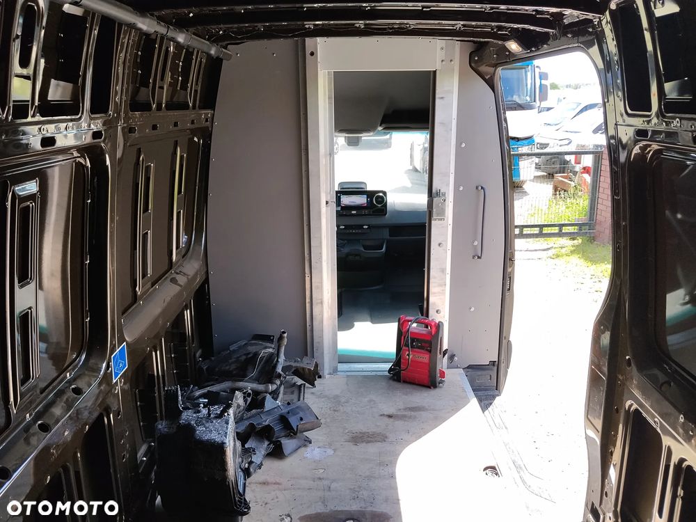 Mercedes-Benz Sprinter - 27