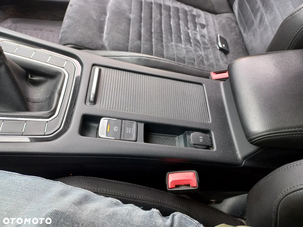 Volkswagen Passat - 15