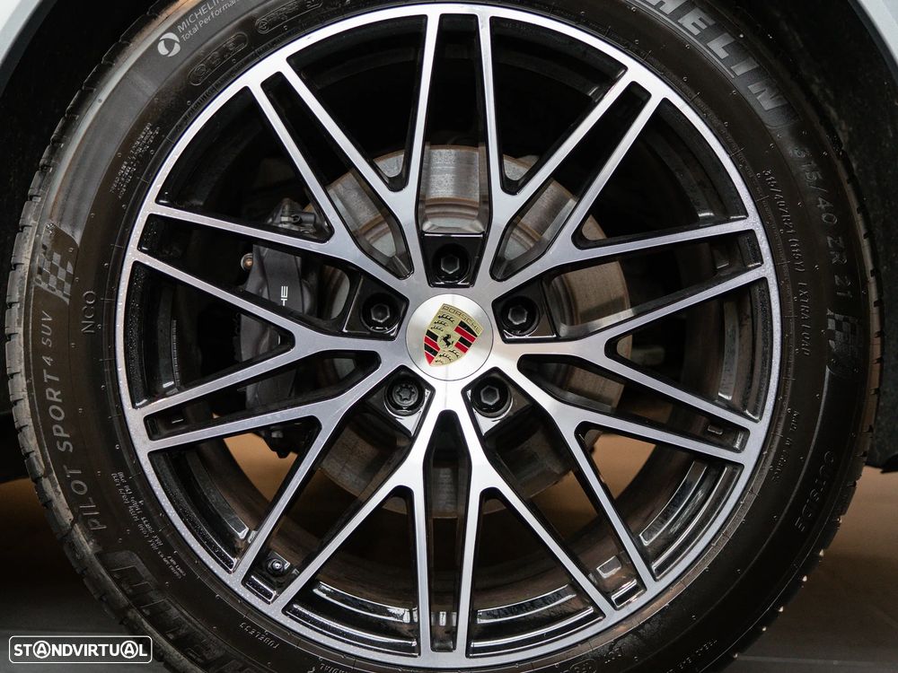 Porsche Cayenne E-Hybrid — fotografia 17