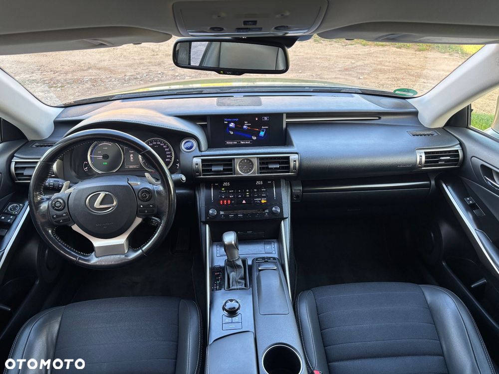 Lexus IS 300h Prestige - 29